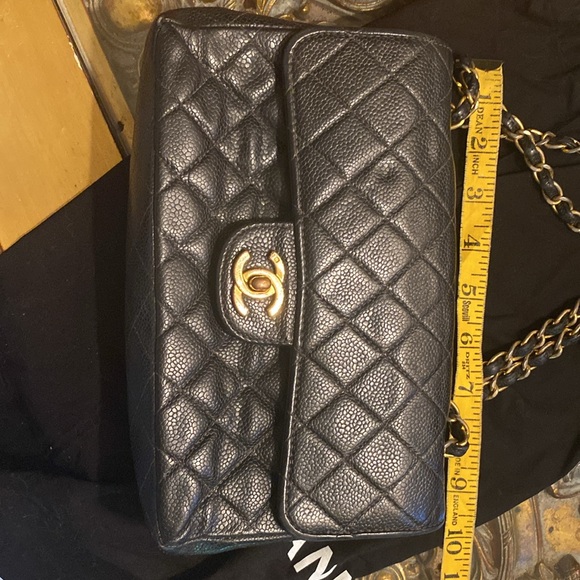 Classic 8.5x6 CHANEL®️CAViAR bag with gold chain to wear crossbody or shoulder. - Picture 10 of 11
